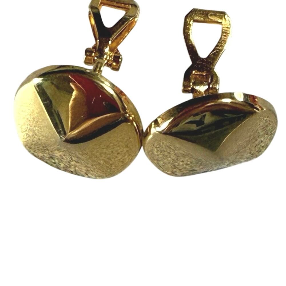 Earrings clip-on gold tone 1/2" round pyamide Vintage